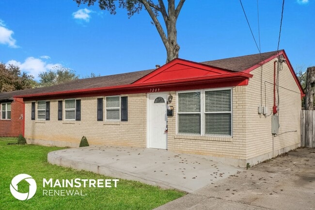 Building Photo - 7209 Daisy Ave