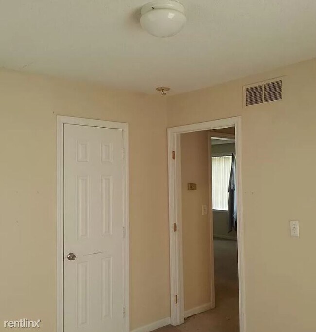 Building Photo - 2 br, 1 bath House - 24 City Line Road