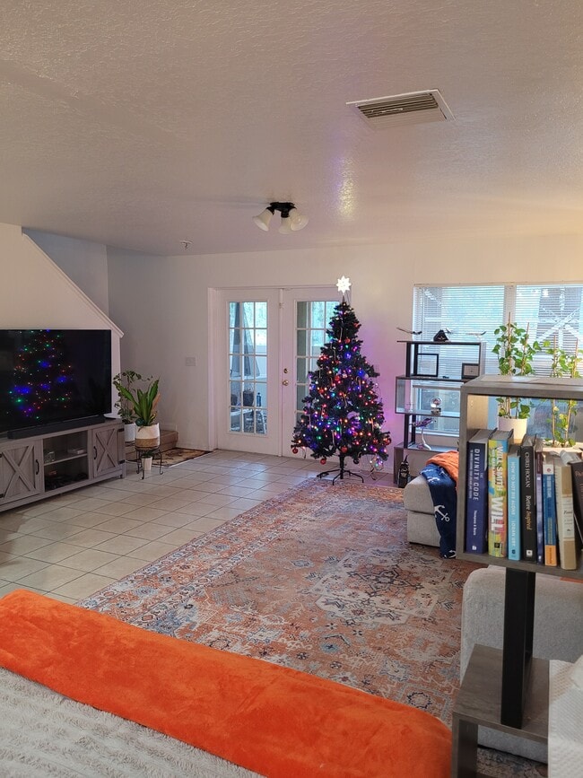 Foto del edificio - 5309 Aloha Seed Dr