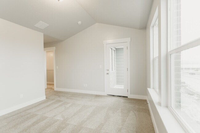 Building Photo - 279 W 630 N