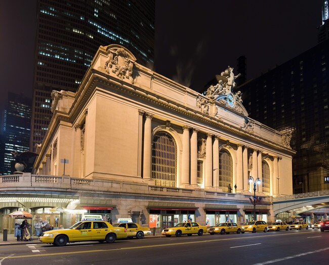 Foto del edificio - 330 E 43rd St