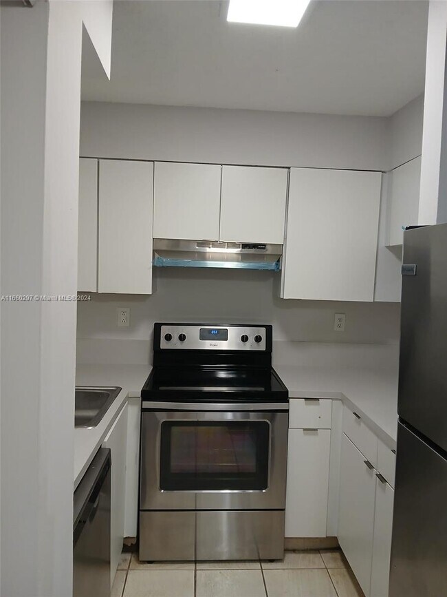 Building Photo - 14930 SW 82nd Terrace