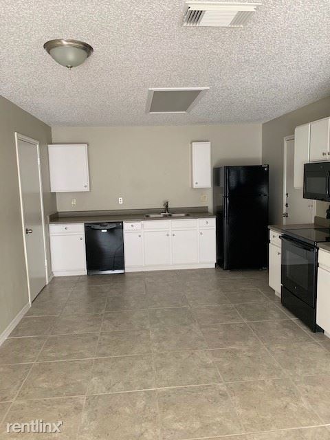 Building Photo - 3 br, 2 bath House - 9618 Kashmir Dr