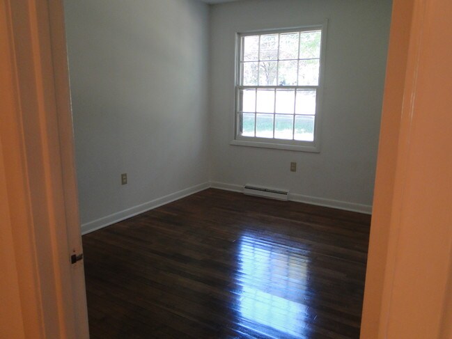 Habitación 1 - 1301 W Main St