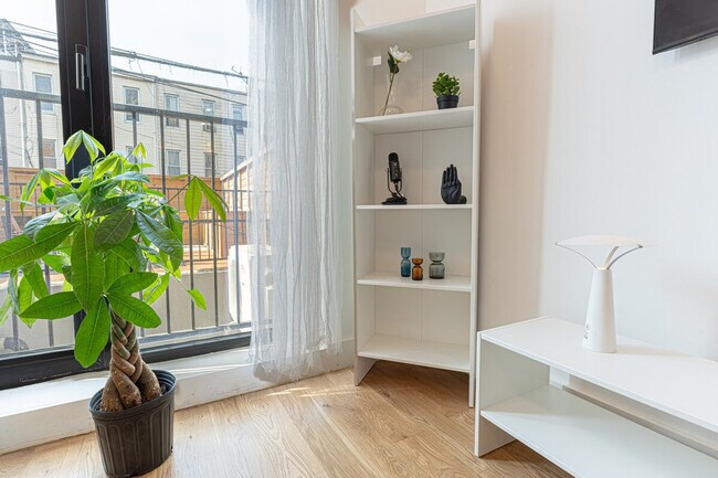 Foto del edificio - 251 Covert St.