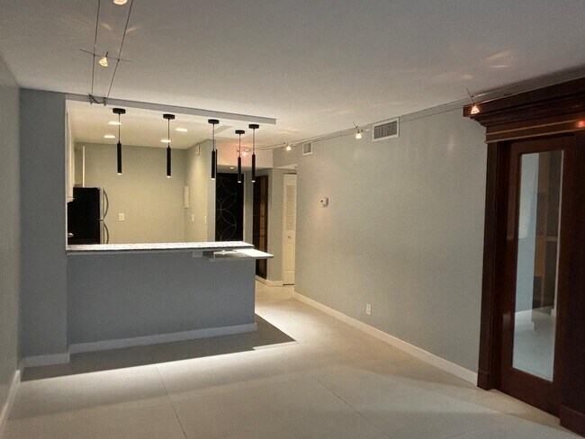 Foto del edificio - 7900 Camino Cir