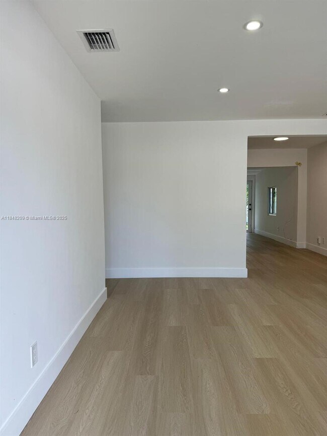 Foto del edificio - 4863 SW 44th Terrace