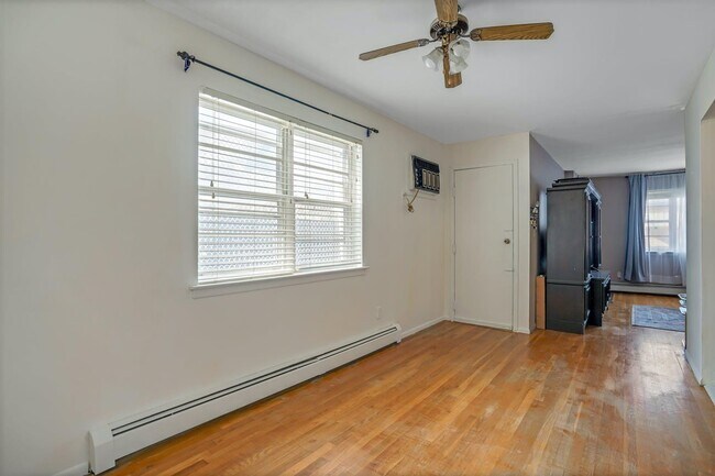 Building Photo - 398 Jersey Ave