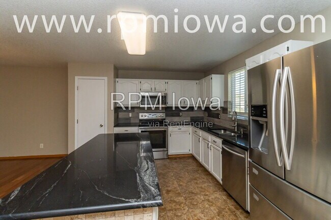 Foto del edificio - 770 SE Harper Dr