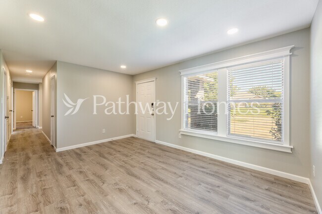Foto del edificio - 1679 Chesterwood Dr