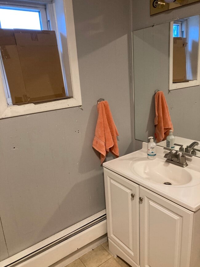 Building Photo - 344 Elm St