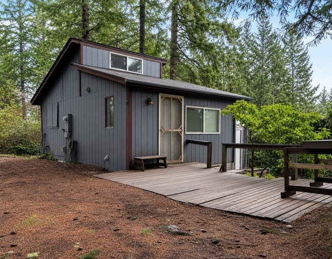 Building Photo - 20 NE Saber Dr