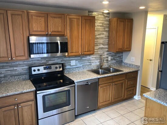 Foto del edificio - Bright 2 Bed/1 Bath Condo with Garage for ...