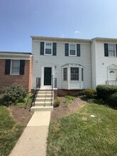 Building Photo - 207 Fairfield Dr