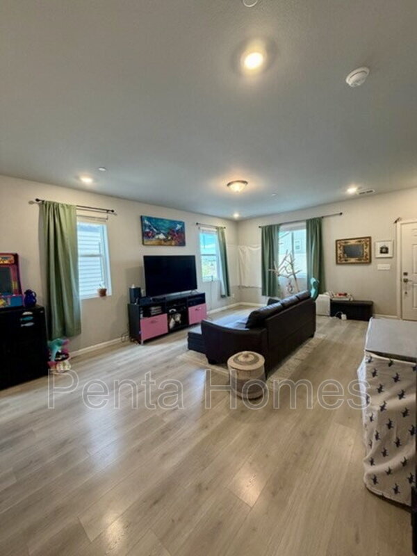 Foto del edificio - 809 Waterthrush Ln