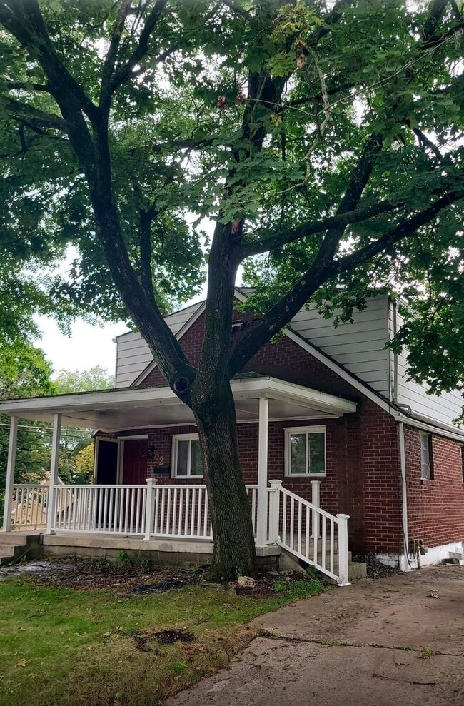 Building Photo - 62 Highland View St