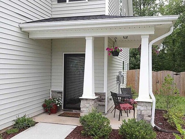 Foto del edificio - Great home in desirable neighborhood! Washer/Dryer Included!