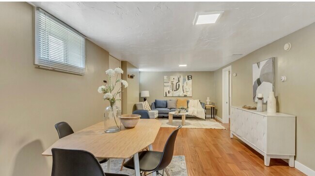Foto del edificio - 1186 E Westminster Ave