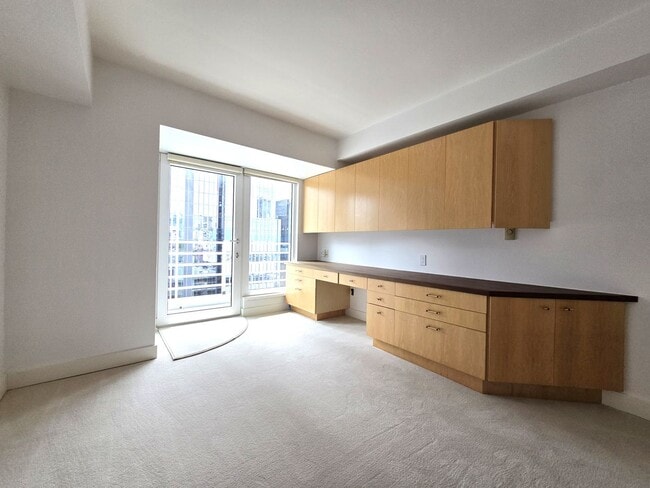 Building Photo - 2Bd/1.75Ba Seattle Condo