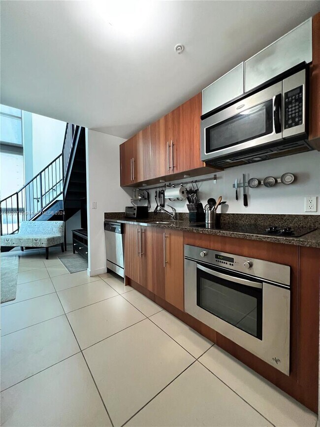 Building Photo - 300 S Biscayne Blvd