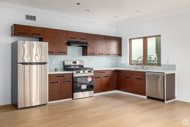 2BR, 2BA - 1,200SF - Kitchen - 930 S Robertson Blvd