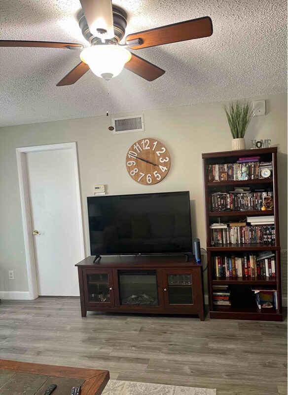 Foto del edificio - 5651 Rattlesnake Hammock Rd