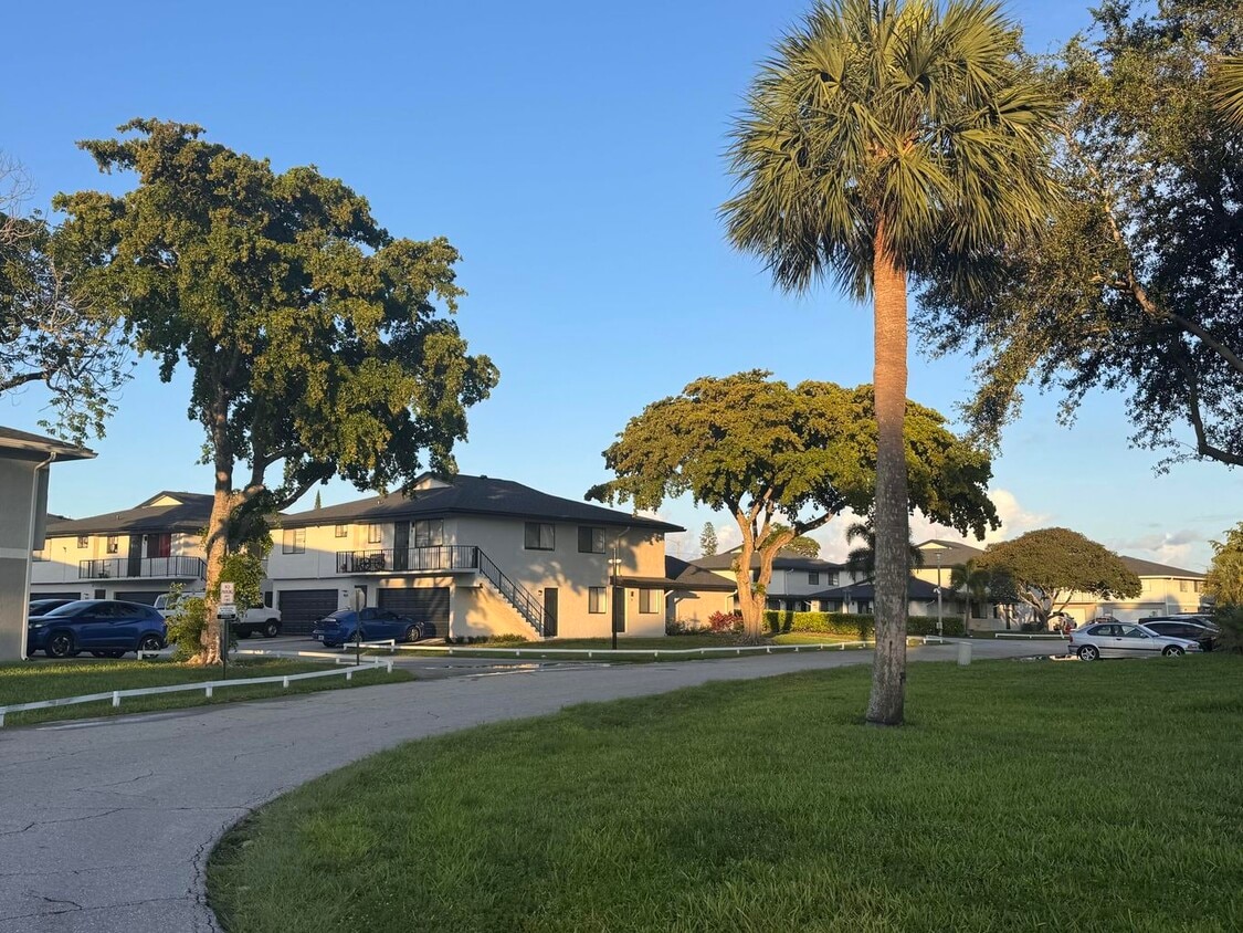 Foto principal - 206 E Tiffany Dr