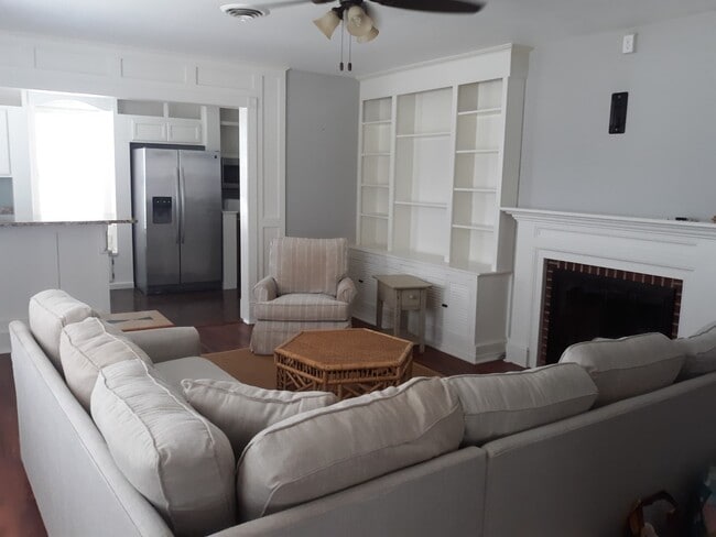 Building Photo - 205 Somerset Ave