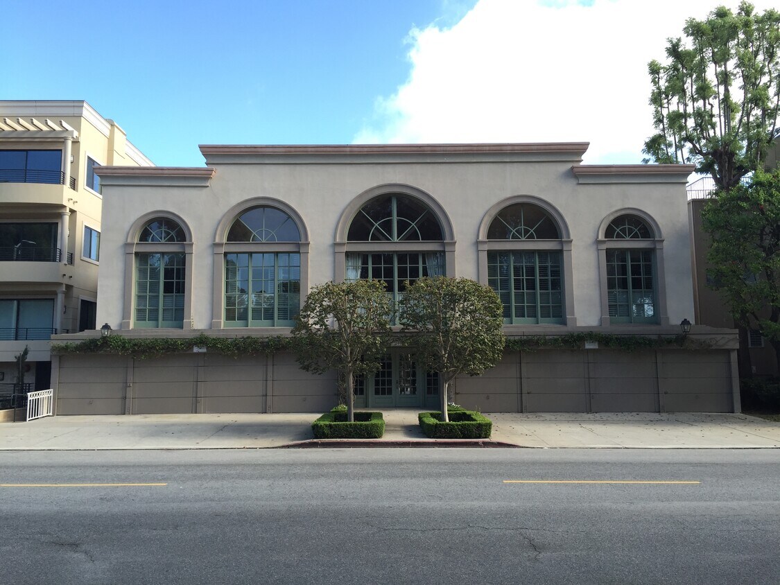 12240 Montana Ave, Los Angeles, CA 90049 Apartments in Los Angeles