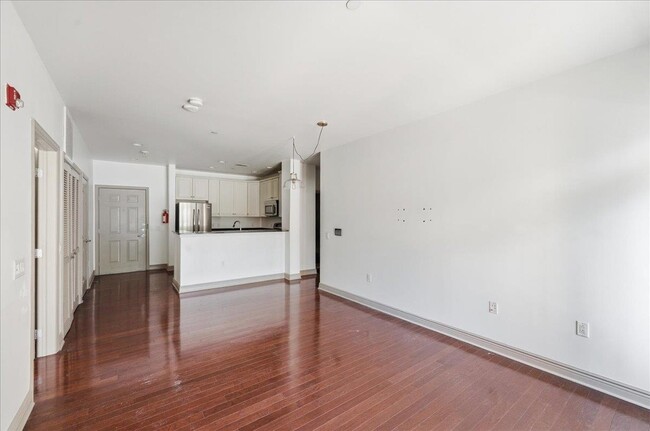 Foto del edificio - 7400 River Rd