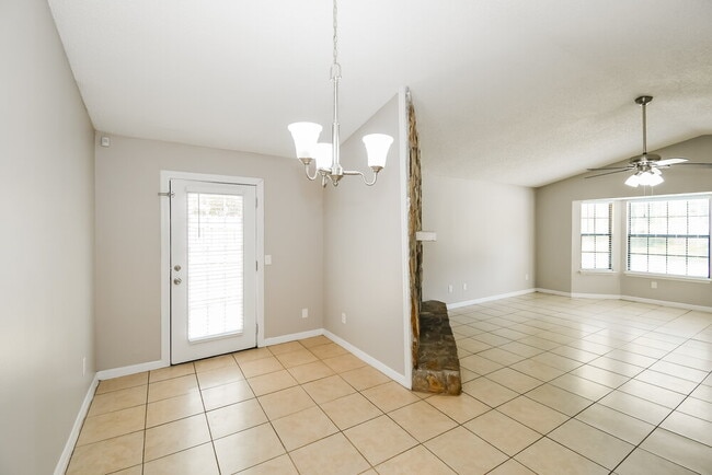 Building Photo - 1834 Manitoba Ct N