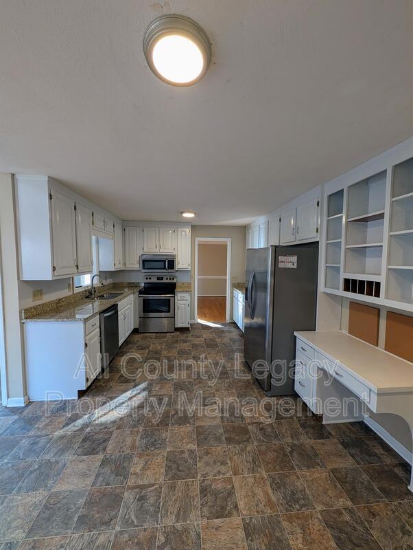 Foto del edificio - 2526 Zachary Woods Dr NW