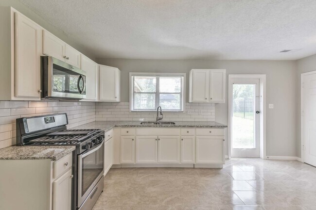 Building Photo - 9202 Chatwood Dr