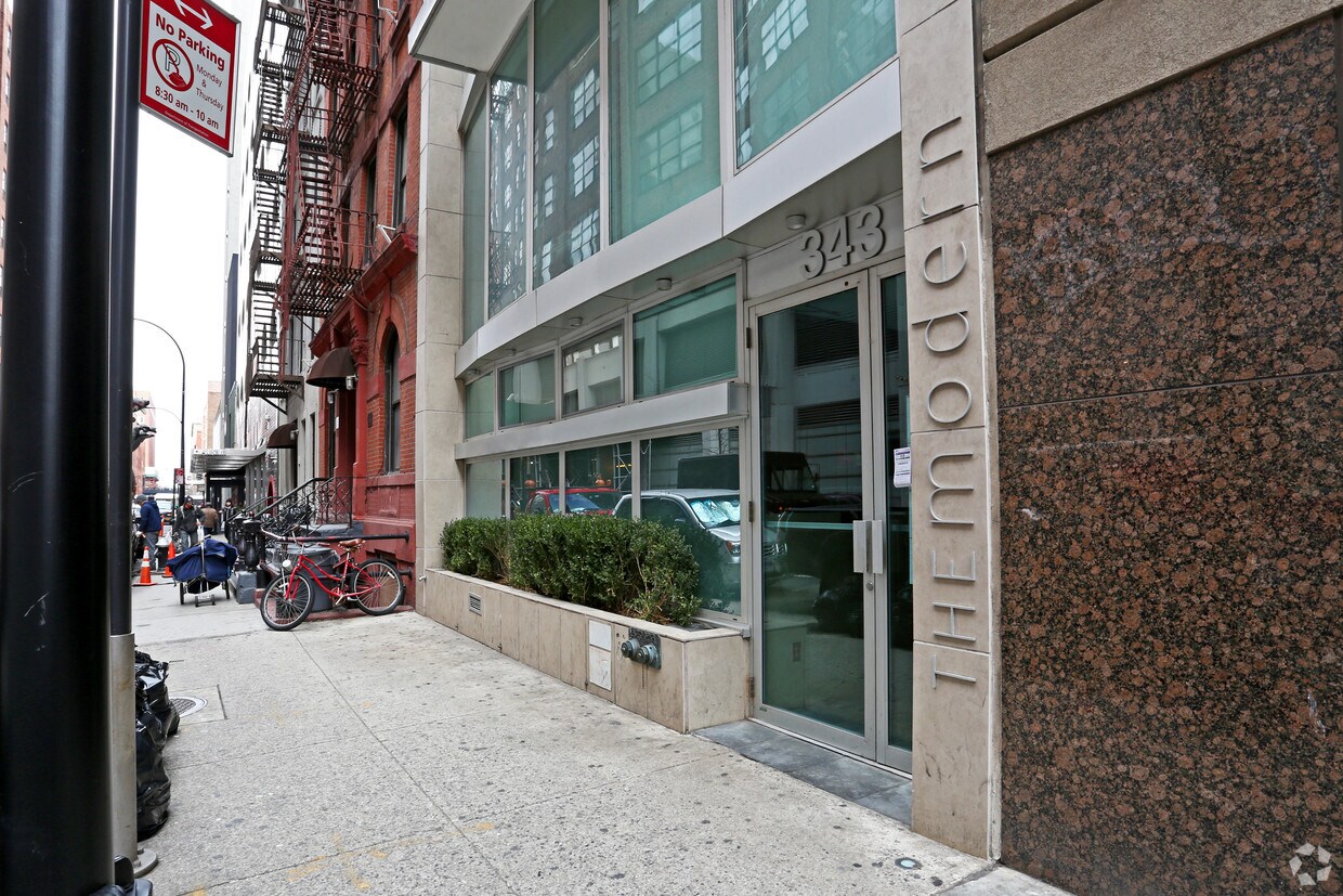 Building Photo - 343 W 16th St