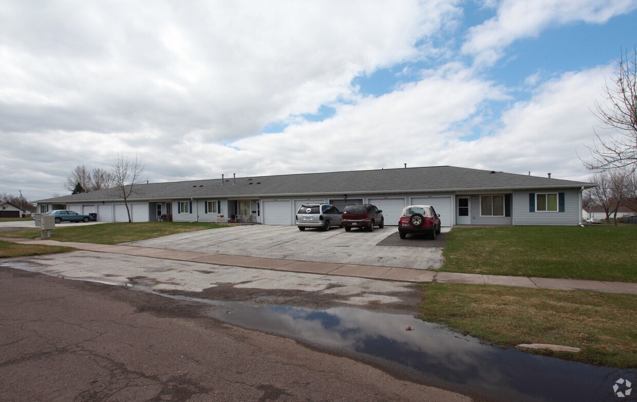Building Photo - 601-619 Clough Ave