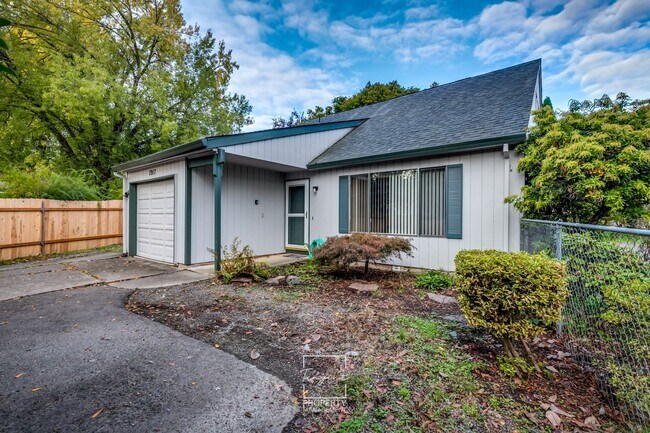 Foto del edificio - Four Bedroom House in Milwaukie
