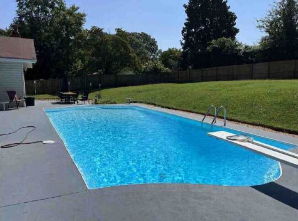Foto principal - Spacious 3BR/2.5BA Ranch-Style Home with P...