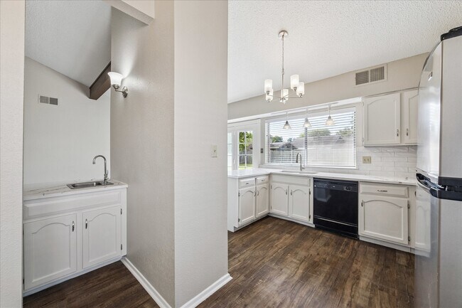 Foto del edificio - 16306 Parksley Dr