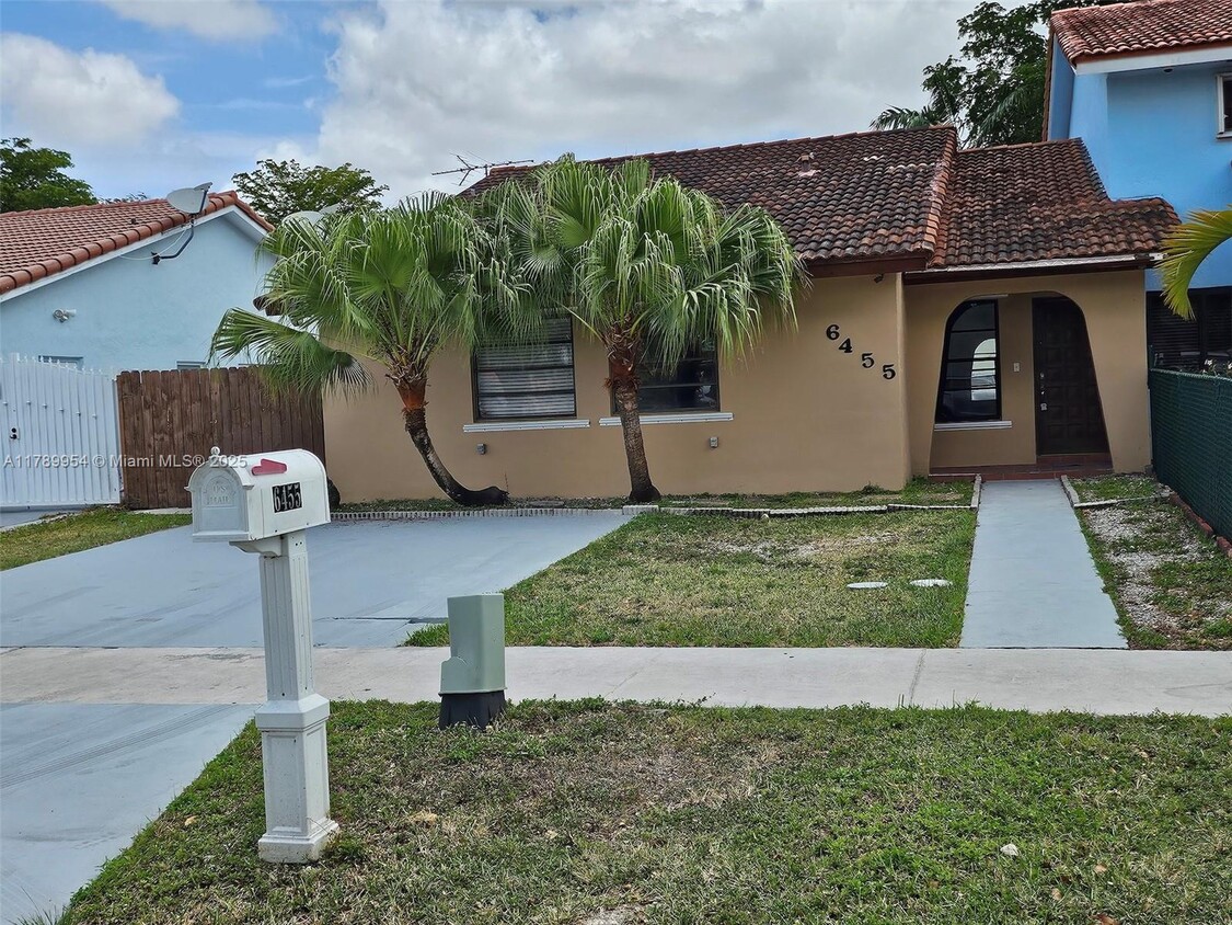 Foto principal - 6455 SW 135th Ave