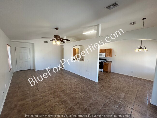 Foto del edificio - 7966 W School Hill Pl