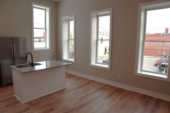 Foto del edificio - 128 N Water Ave