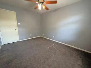 Building Photo - 2746 Hidden Spring Falls