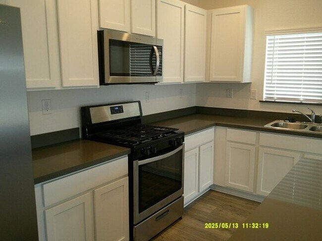 Foto del edificio - 670 Wisteria Ln