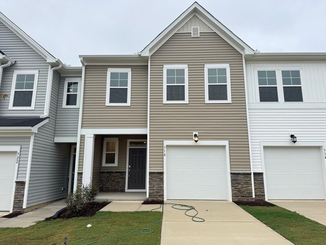 Foto principal - STUNNING BRAND-NEW TOWNHOUSE in a very con...