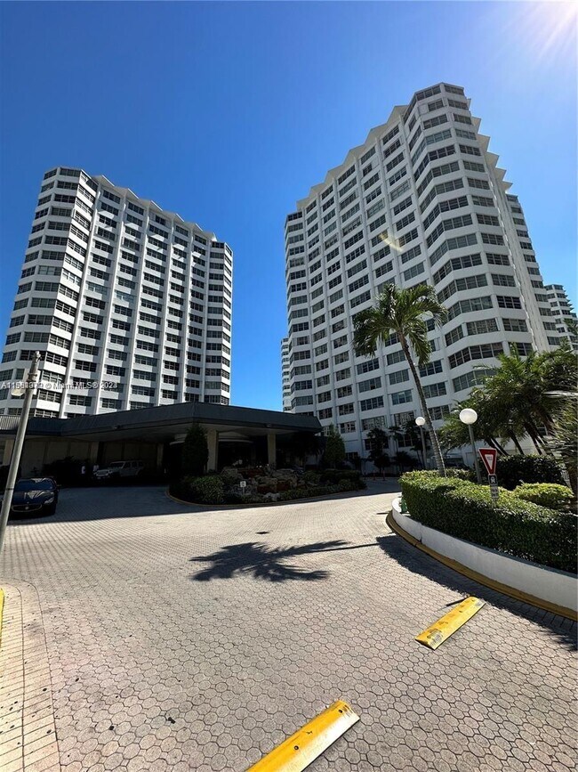 Foto del edificio - 801 Brickell Bay Dr