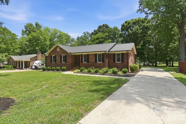 Building Photo - 6299 Spring Ct Ln