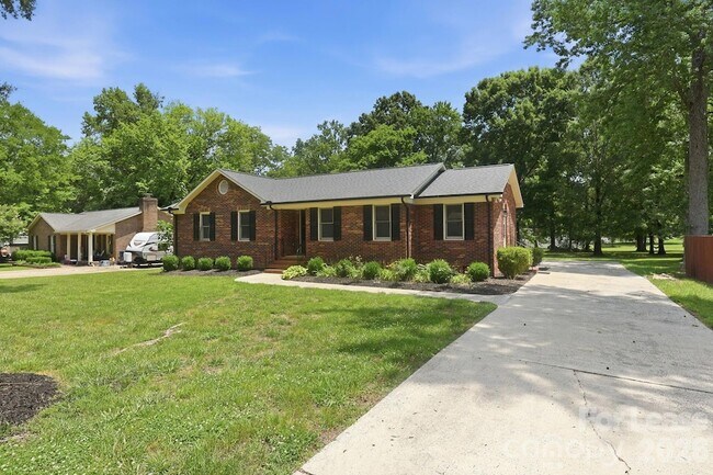 Foto del edificio - 6299 Spring Ct Ln