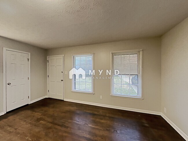 Building Photo - 1210 Spring Hill Dr