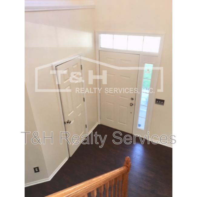 Building Photo - 2309 Sandringham Cir