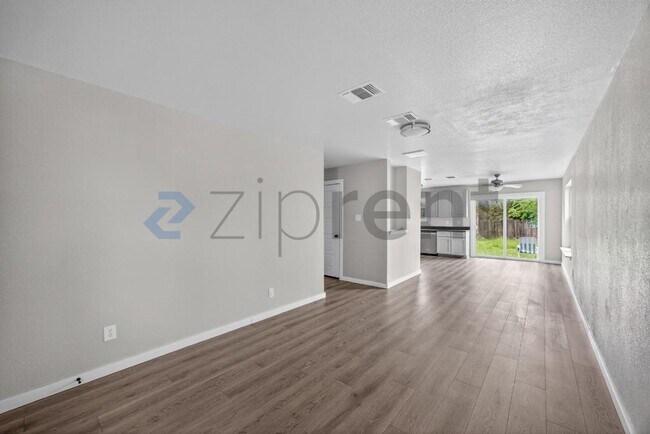 Building Photo - 10707 Shaenview
